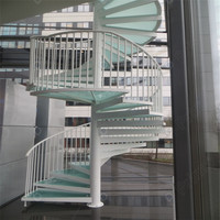 Escalier en colimaçon personnalisé Prima, escalier en acier et bois en colimaçon pour intérieur, rampes en acier pour escalier en colimaçon
