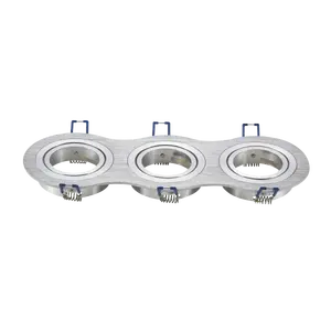 Portalámparas de tres vasos en plata, ideal para bombillas de diferentes tipos, perfecto para ambientes variados y ajustes de... - Product Image 1