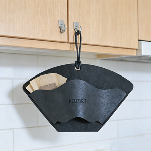 Soporte de filtro de café de goteo de mano en forma de abanico colgante de cuero de imitación para café - Product Image 1