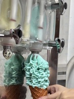 Machine à glace molle commerciale multifonction pour la préparation de yogourts glacés, de coupes d'açaï, de milkshakes, de granités et de cocktails glacés