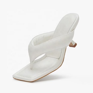 Женские пляжные шлепанцы с квадратным носком - Product Image 6