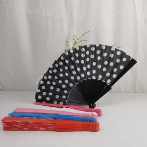 FAREA Wholesale Custom Fold Hand Fan Printing Dot Manufacture for Dance Decoration Art Crafts Decor Gift Plastic Fan Hand