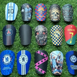 Mini Espinilleras de Fútbol Impermeables para Jóvenes con Logo Personalizado Equipo de Protección de Fútbol - Product Image 1