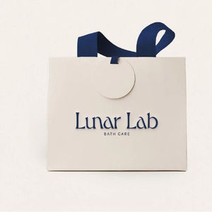 Sacs et Boîtes Cadeaux de Luxe en Carton Recyclé Personnalisés avec Poignée pour le Shopping avec Votre Logo - Product Image 1