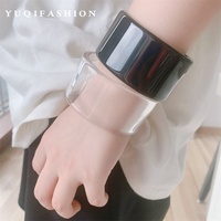 Bracelet élégant et minimaliste en acrylique et résine lucite pour femme, design de niche tendance estival, bracelet géométrique pour fille