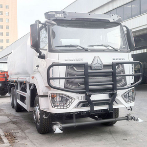 <span class=keywords><strong>Camion</strong></span>-citerne de transport de carburant HOWO 6*4 robuste avec compartiment personnalisé pour le ravitaillement des stations-service au Ghana - Product Image 1