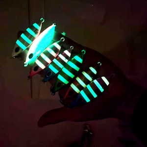 Esca Artificiale Luminosa in Metallo con Doppio Amo, Finitura Bronzata Laser, Occhi 3D Grandi, Affondamento Lento <span class=keywords><strong>per</strong></span> Pesca Notturna in <span class=keywords><strong>Mare</strong></span> - Product Image 3