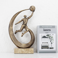 Sculpture d'art en bronze rouge et marbre, nouveau design, statue de sport de luxe sculptée en or, décoration d'intérieur, vente en gros