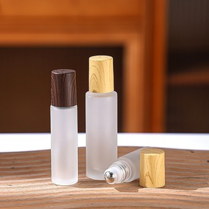 Bouteilles à bille haut <span class=keywords><strong>de</strong></span> gamme en verre dépoli transparent avec bouchon effet <span class=keywords><strong>bois</strong></span>, pour <span class=keywords><strong>parfum</strong></span> et huiles essentielles, 5ml, 10ml, 15ml, vente en gros - Product Image 4
