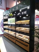 Vitrine à vin multi-niveaux en bois massif, directement de l'usine, pour supermarchés et usage commercial