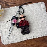 Porte-clés pendentif poupée mignonne JS avec lunettes de soleil tendance pour femme, porte-clés poupée doux et cool pour sac à main
