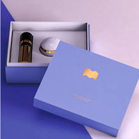Boîtes cadeaux de luxe, boîtes à parfums et boîtes cosmétiques avec doublures personnalisables.