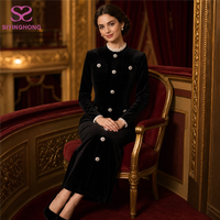Robe de soirée longue en velours personnalisée pour femme, col montant, manches à volants en dentelle, boutons décoratifs en perles, dos vintage, vente en gros