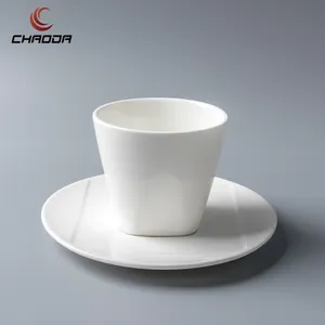 클래식 디자인 화이트 세라믹 커피 컵 세트 접시 아트 패턴 디자인 도자기 컵 세트 카페