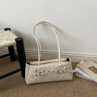Sac à bandoulière en jean vintage pour femme, grande capacité, avec détail ceinture, fermeture éclair fluide, idéal pour les trajets quotidiens