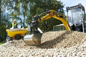 Высокогибкий компактный экскаватор EZ17 с нулевым выносом задней части для проектов по реконструкции дворов - Product Image 6