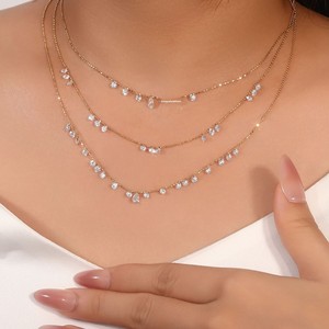 Collier en or 18 carats avec diamants naturels pour femme, bijou luxueux et élégant certifié GRC, idéal pour mariages, banquets et voyages, délicat - Product Image 5