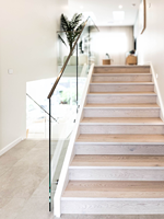 Escalier droit moderne d'intérieur BNS, escalier flottant en acier inoxydable, marches en bois, garde-corps en verre poli miroir, garantie de 5 ans