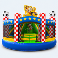 Château gonflable commercial sur le thème du sport avec design de football pour les fêtes d'enfants en plein air et la location