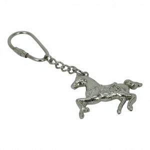 Llavero ecuestre hecho a mano llavero de caballo fundido llaveros de Metal pulido brillante para regalo llavero sostenible coleccionable venta - Product Image 1