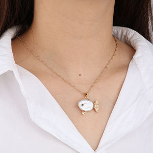 Serie Ocean, joyería para mujer, collar de pez payaso, collar de cadena de clavícula de pez beso de perla anisotrópica barroca Natural - Product Image 3