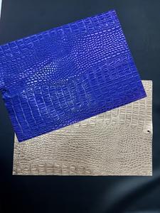 生动的鳄鱼纹压花皮革织物床单: 引人注目，耐用的材料，用于时尚和配饰设计 - Product Image 4