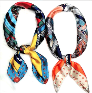 Bufanda de protección solar de viaje de verano de estilo de lujo con estampado de satén de seda imitada - Product Image 3