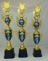 Trophée en plastique fait à la main de récompense de tasse de couleur de haute qualité pour la composition scolaire et l'artisanat de souvenir de thème de sports athlétiques