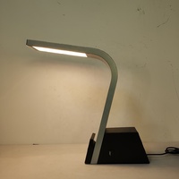 Lámpara de escritorio LED para mesita de noche para habitación de invitados Holiday Inn con cargador inalámbrico con USB Iluminación de hotel de gama alta Lampe de Table de Bureau