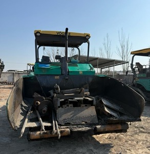 آلة رصف الأسفلت فوجل 1800-2 مستعملة عالية الكفاءة بمحرك بيركنز وسخان كهربائي وشريط تسوية - Product Image 2