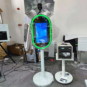 Cabina de Fotos Interactiva con Pantalla Táctil Inteligente de 40 Pulgadas, Espejo Mágico Dorado con Campana, Venta al por Mayor en EE. UU. - Product Image 1