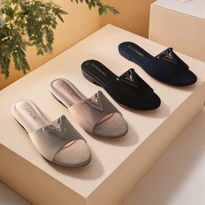 Tendance de la mode, <span class=keywords><strong>sandales</strong></span> plates unisexes, légères, grandes tailles, en métal, lettre V, pour l'été, en plein air - Product Image 2