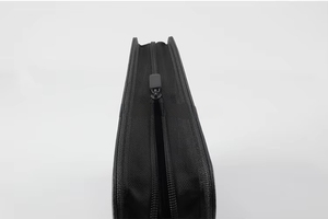 Carpeta con Cierre y 4 Bolsillos para Tarjetas, Capacidad para 128 Tarjetas, Material Exo-Tec, 16 Páginas de Carga Lateral (Negro) - Product Image 3