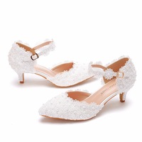 Nouvelles Chaussures de Mariée Rétro à Bout Pointu et Couleur Unie pour Femmes, Élégantes Chaussures de Mariée à Perles, Talons Hauts pour Femmes les Plus Vendus