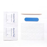 Kit complet d'outils pour l'application d'ongles press-on avec des languettes de colle à ongles double face, une lime en bois et des tampons d'alcool