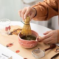Ensemble de matcha rose minimaliste moderne de style japonais, sac en cuir portable, outils à matcha, bol à matcha en céramique, ensemble à thé