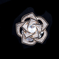 Vente en gros de perles fantaisie à fleurs creuses pour fabrication de stylos pour femmes et filles, perles roses rotatives en cristal avec strass, jouets de fabrication de bijoux pour bricolage