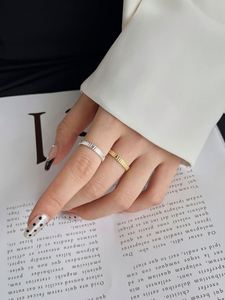 Anillos de Plata de Ley 925 con Diseño Minimalista Dylam, Textura de Oro de 18K y Rodio, para Uso Diario, Regalos, Aniversarios, Cumpleaños, Ofertas - Product Image 3