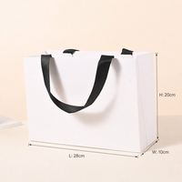 Sac cadeau en papier personnalisé avec votre propre logo pour boutique, vêtements, chaussures, avec poignée en ruban