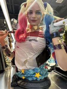 Estatua de Busto del Joker en Resina en Existencia - Coleccionable del Villano de Batman de DC Comics - Product Image 6