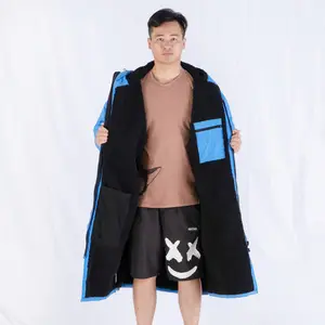 Langärmeliger Surfponcho wasserdichter Wechselponcho mit individuellem Design Logo Farbe