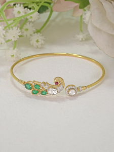 Pulsera/Brazalete Elegante Hecho a Mano en Oro de 9K Inspirado en el Templo del Patrimonio Real Peacock Crest, con Incrustaciones de Polki para Mujer - Product Image 4