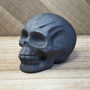 Calaveras de Shungita Talladas a Mano de Cristal Natural al por Mayor, Calaveras de Cristal para Regalo - Product Image 4