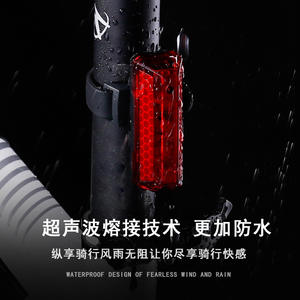 Feu arrière de vélo LED rouge avec réflecteur blanc, style sangle, étanche IPX4, 4 modes, alimenté par batterie, chargement USB - Product Image 5