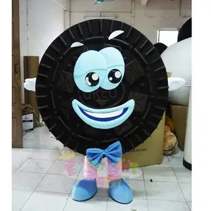 Kostum Biskuit Maskot Kue Oreo Dibuat Khusus untuk Pesta Cosplay