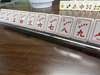 Weihnachtliches Modernes Luxus-Acryl-Mahjong-Set mit Hirschmotiv, Faltbar und Tragbar für 4 Spieler, Familienunterhaltung und Reise-Set