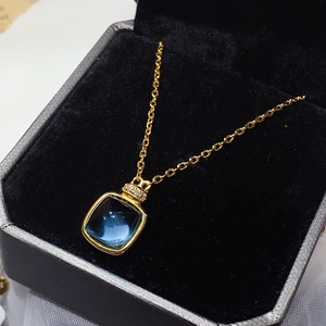 Collar con Colgante de Plata de Ley 925 con Piedra Preciosa Cuadrada de Topacio Azul Londres Natural de 8 mm Hecha a Mano - Product Image 2