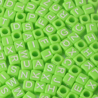 6mm vierkante letterkralen van hars voor sieraden en knutselwerk