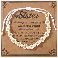 Bracelet personnalisable bohème en perles avec breloque marguerite et perles dorées extensibles – Cadeau pour femme