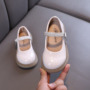 รองเท้าหนัง PU สำหรับเด็กผู้หญิง ประดับด้วยเพชรระยิบระยับ เหมาะสำหรับเด็กวัยหัดเดิน ใส่ได้ทั้งฤดูใบไม้ผลิและฤดูใบไม้ร่วง เหมาะสำหรับงานเต้นรำและการแสดง - Product Image 3